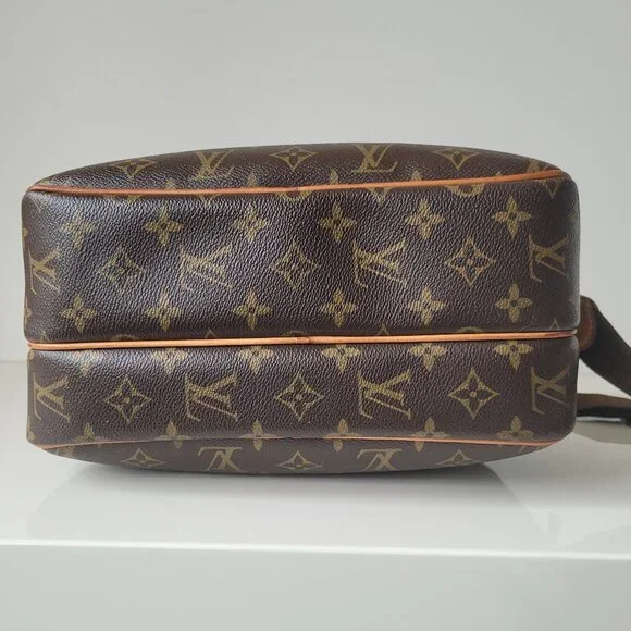 LOUIS VUITTON Reporter PM Crosbody Bag - Picture 4 of 10